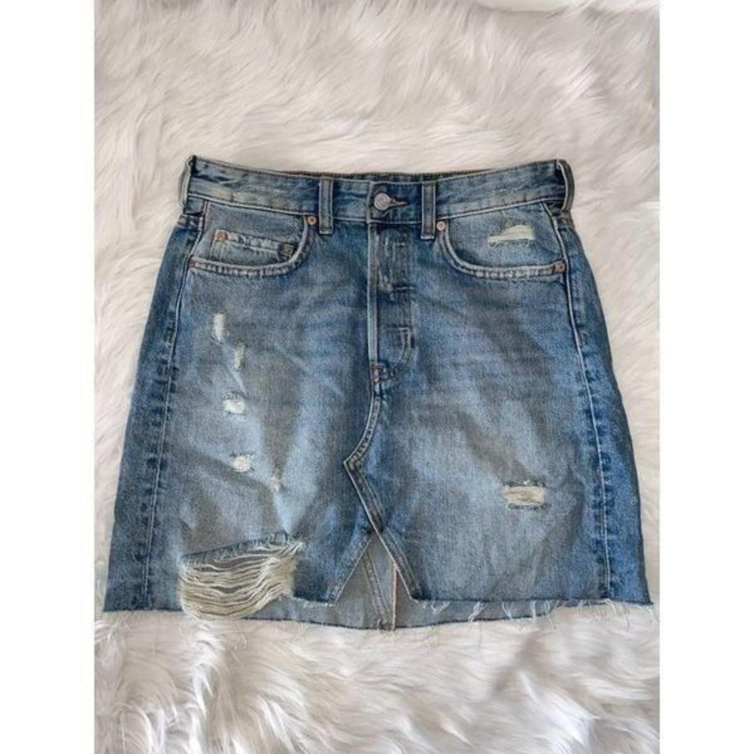 H&M 6 Blue High Waisted Distressed Button Front Above Knee Denim Jean Skirt