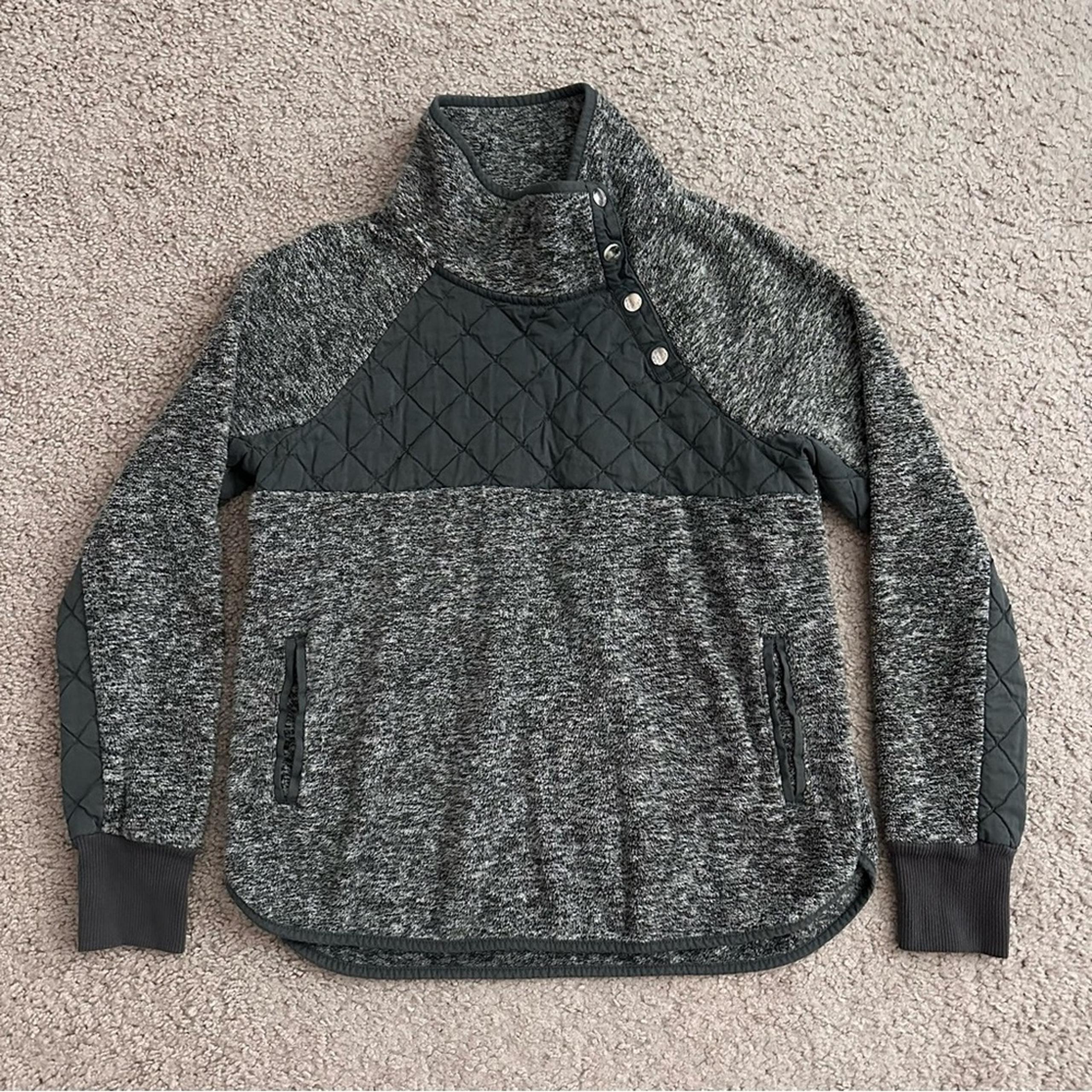 Abercrombie & Fitch Asymmetrical Snap Up Mock Neck Quilted Sweater Womens M