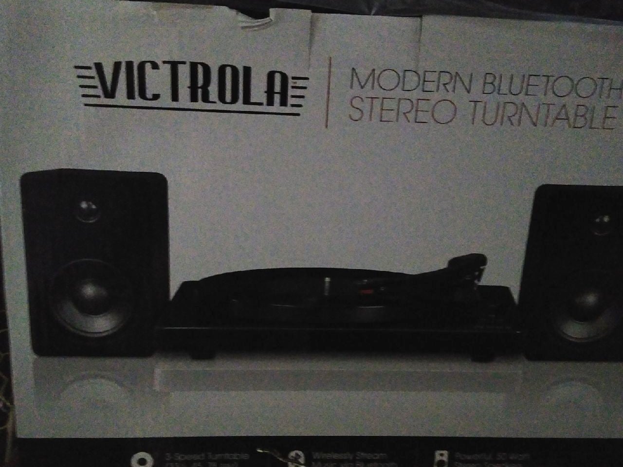 modern bluetooth stereo turntable