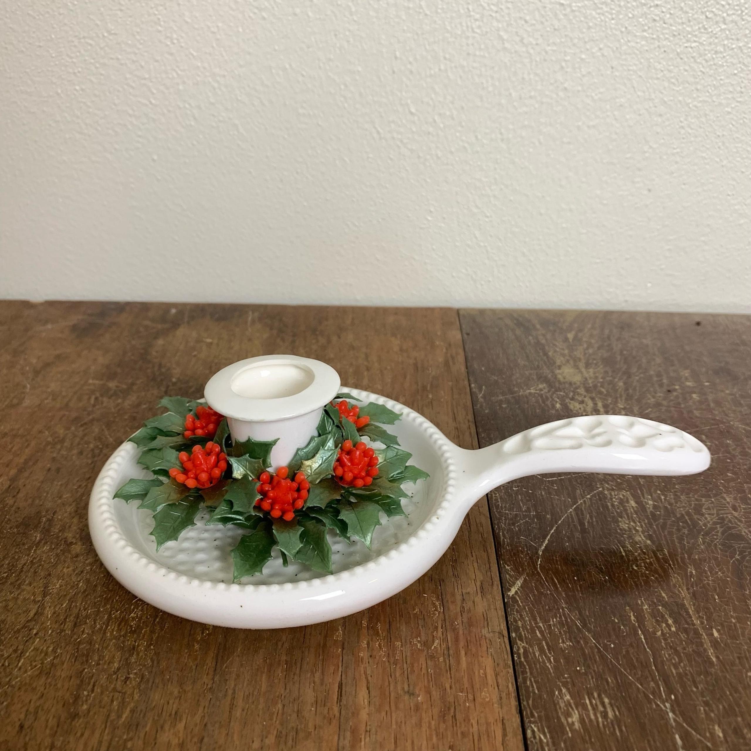 Colonial Candle Co. VTG ceramic candle holder intricate holly & berries detail