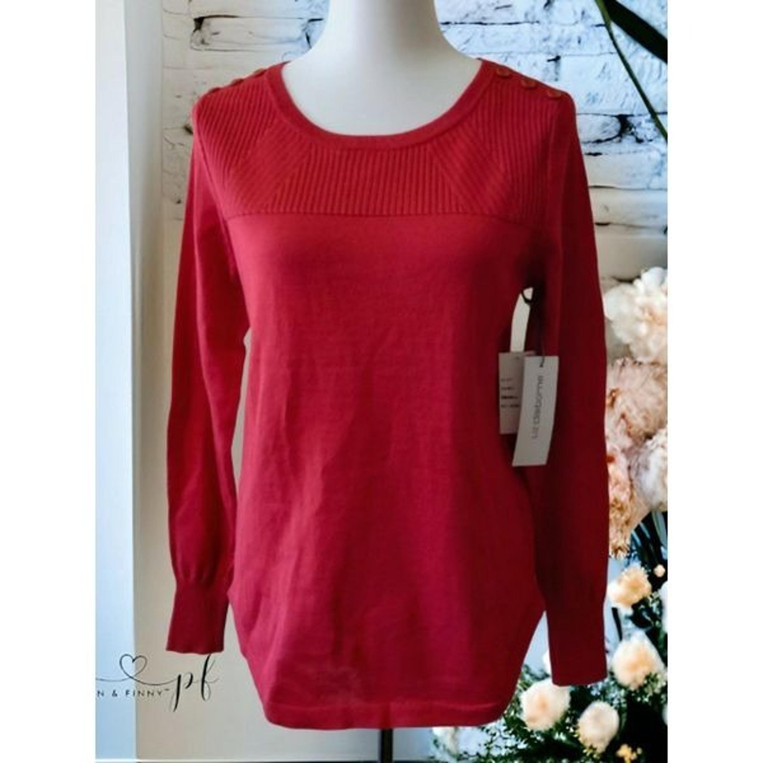 NWT Liz Claiborne Red Scoop Neck Long Sleeve Button Accent Sweater Sz Small