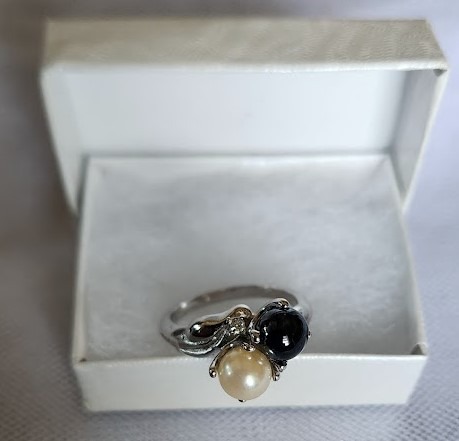 Beautiful Pearl and CZ Diamond Ring Size 8