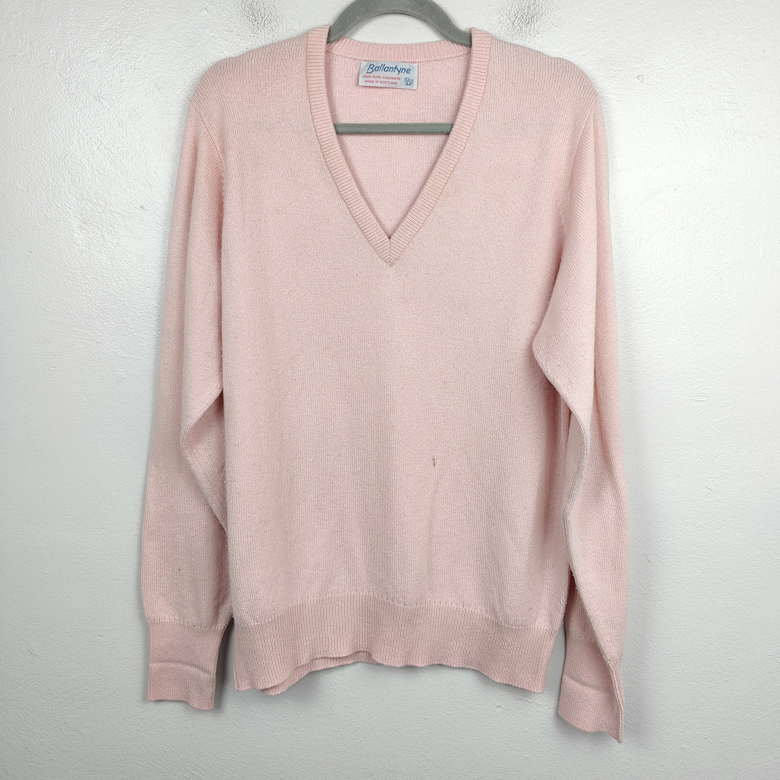 Vintage Ballantyne Cashmere Sweater Mens 44 Large Pink V-Neck Made in Scotland