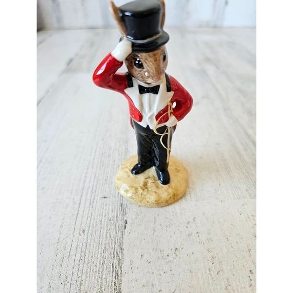 Royal Doulton ringmaster carnival DB165 bunnykins Bunny signed figurine statue 1