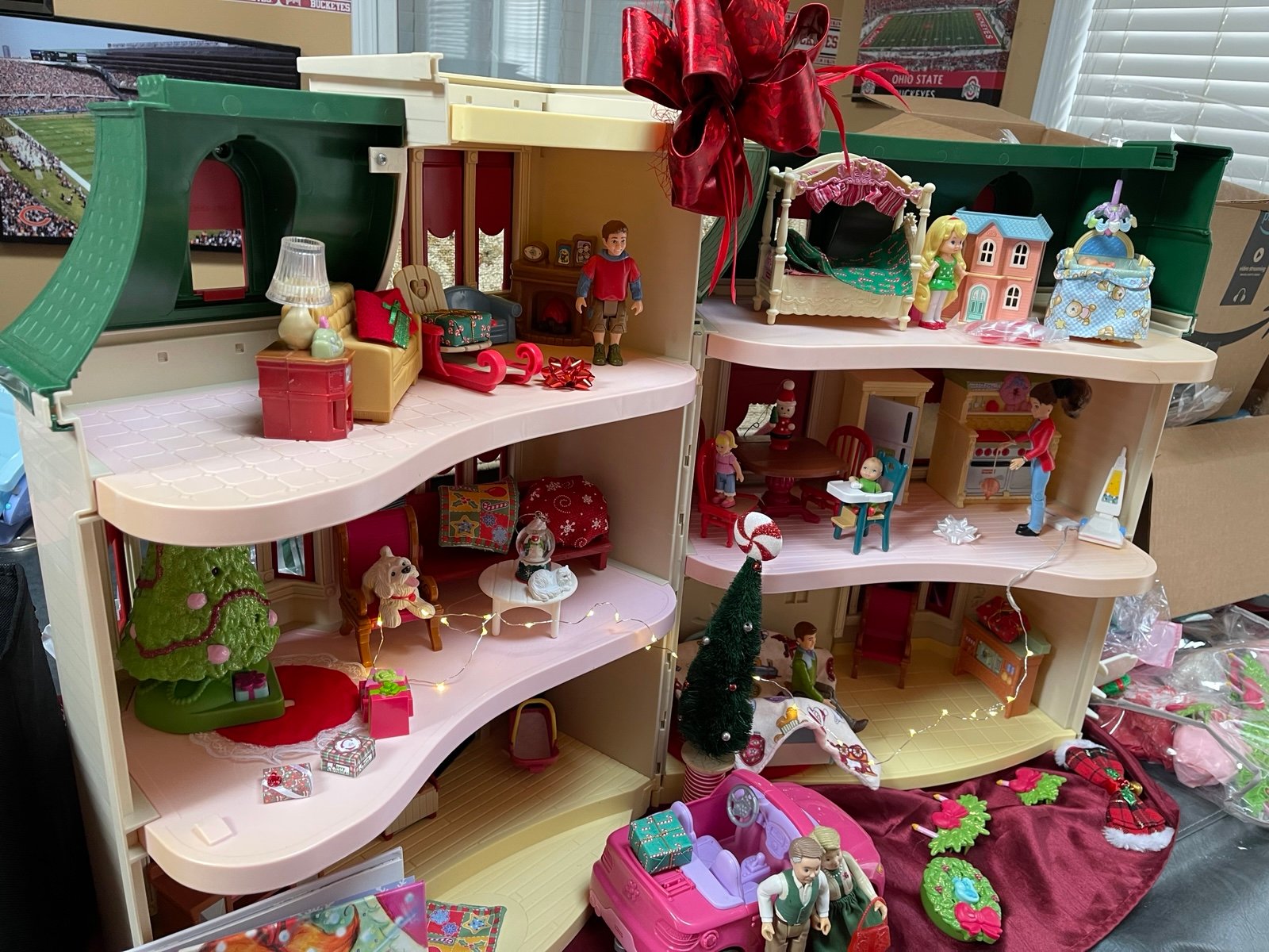 Loving family home for the holidays dollhouse fisher price loaded lot people