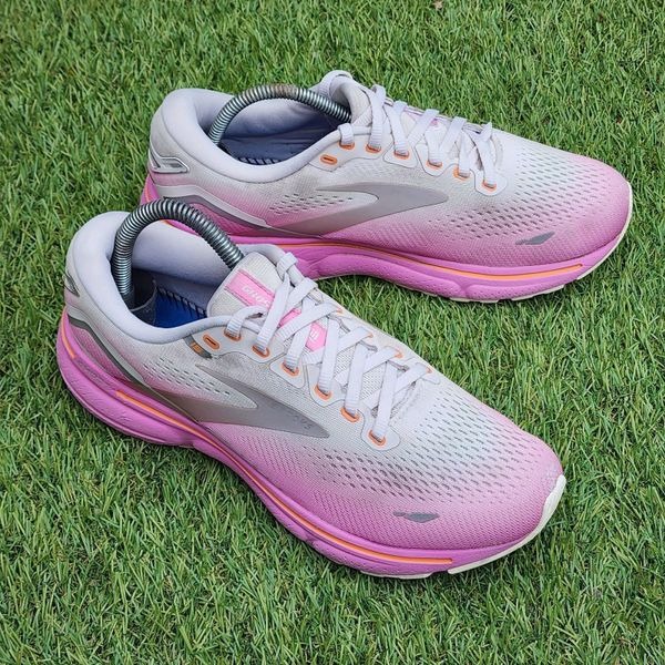 BROOKS GHOST 15 - Women's Athletic Shoes - SIZE 8 ***No Insoles ***
