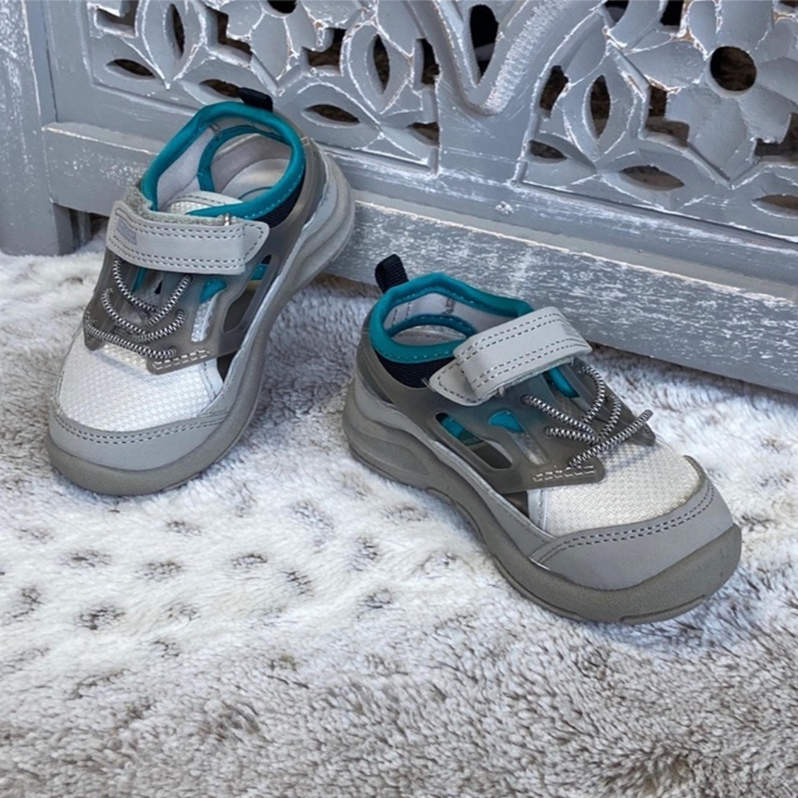 NWOT! OshKosh B’Gosh Everplay water shoes sneakers little boys size 6 outdoor