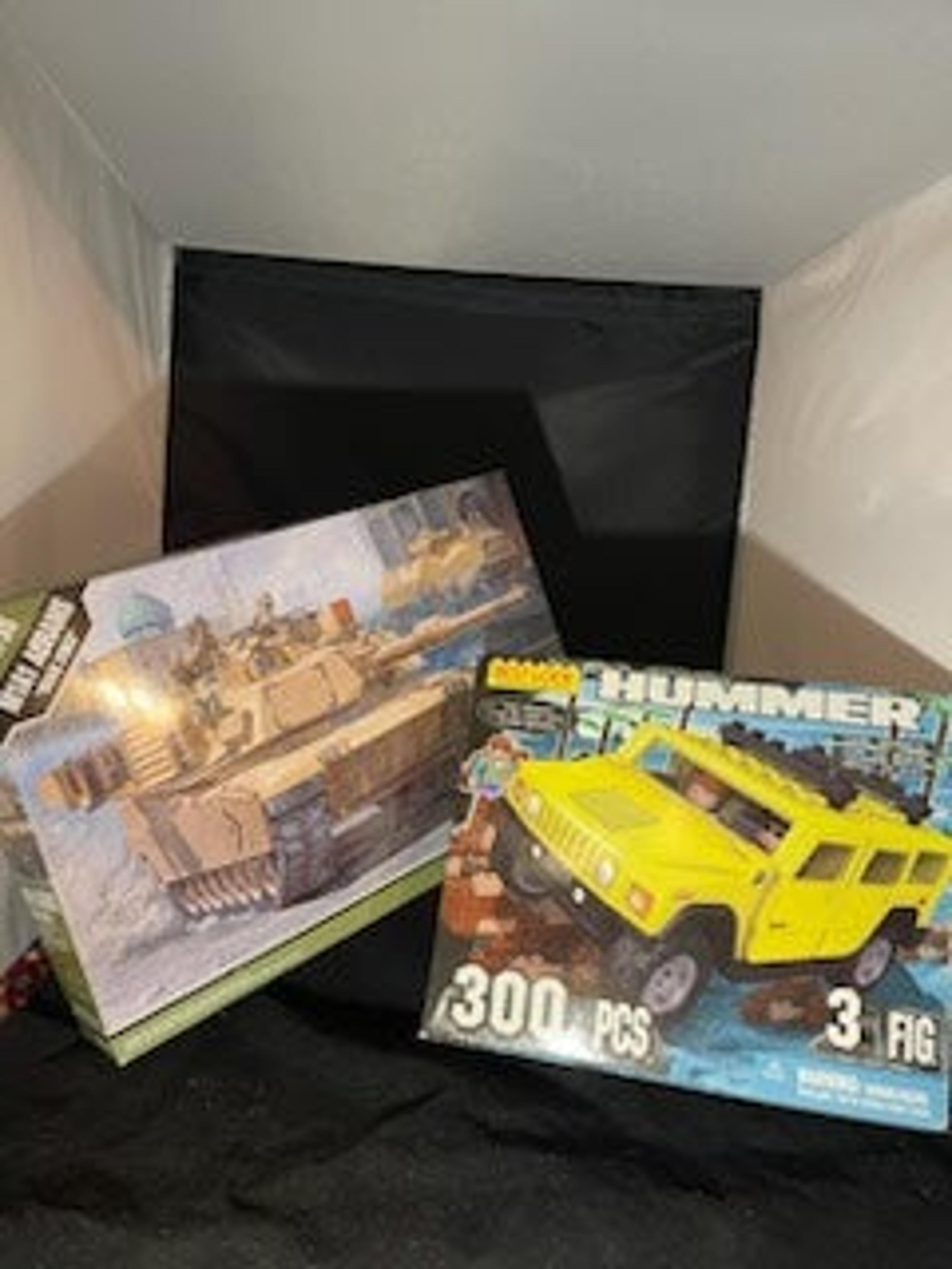 LOT of 2 Hobby Model Kits M1,A1 & Best Lock Hummer Kit