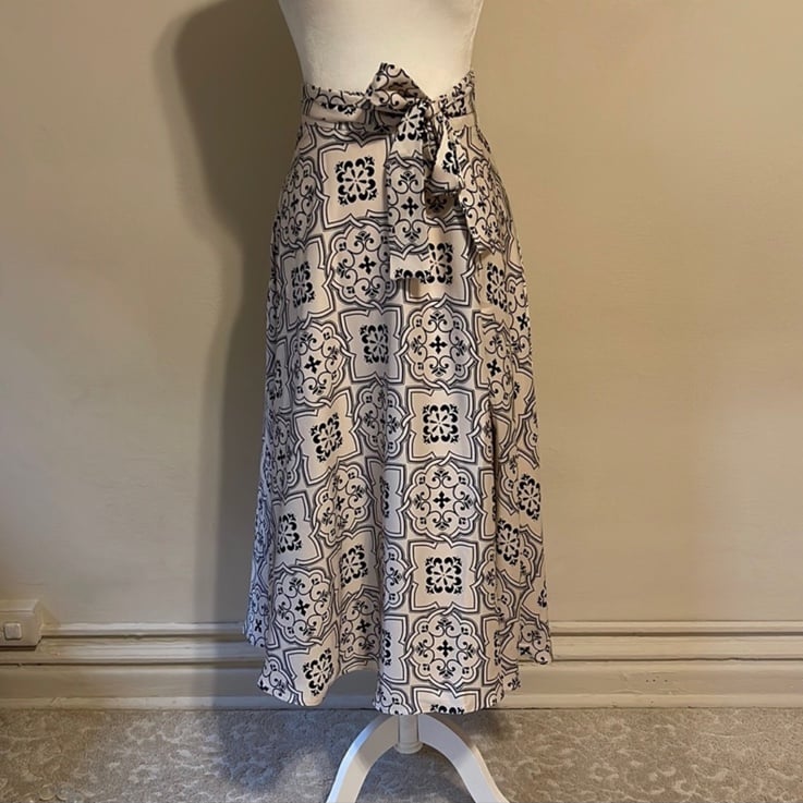 Ann Taylor nwt floral tiled high waisted midi skirt
