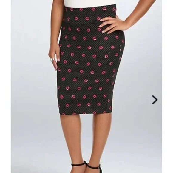Torrid x Barbie NWT Black Pink Polka Dot and Lip Print Pencil Skirt
