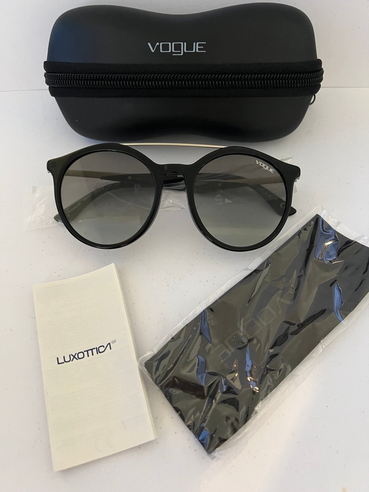 New Discontinued Luxottica Vogue VO 5242SF W44/87 Black/Grey Gradient Sunglasses