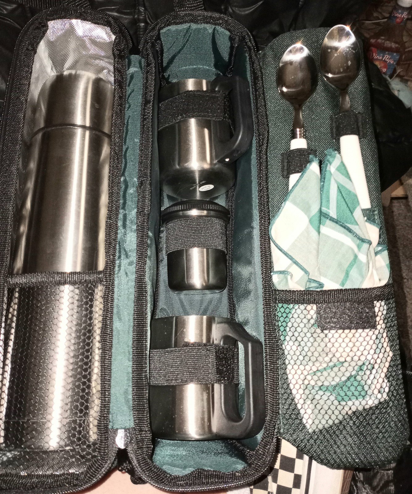 Harry and David Everyday Gatherings Tote 24oz thermos with 2 cups+ more.
