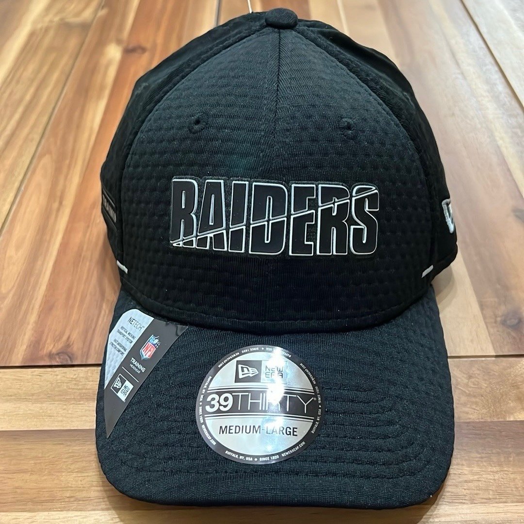 Raiders Training Hat, Flex M/L New Era Brand, Curved Brim.