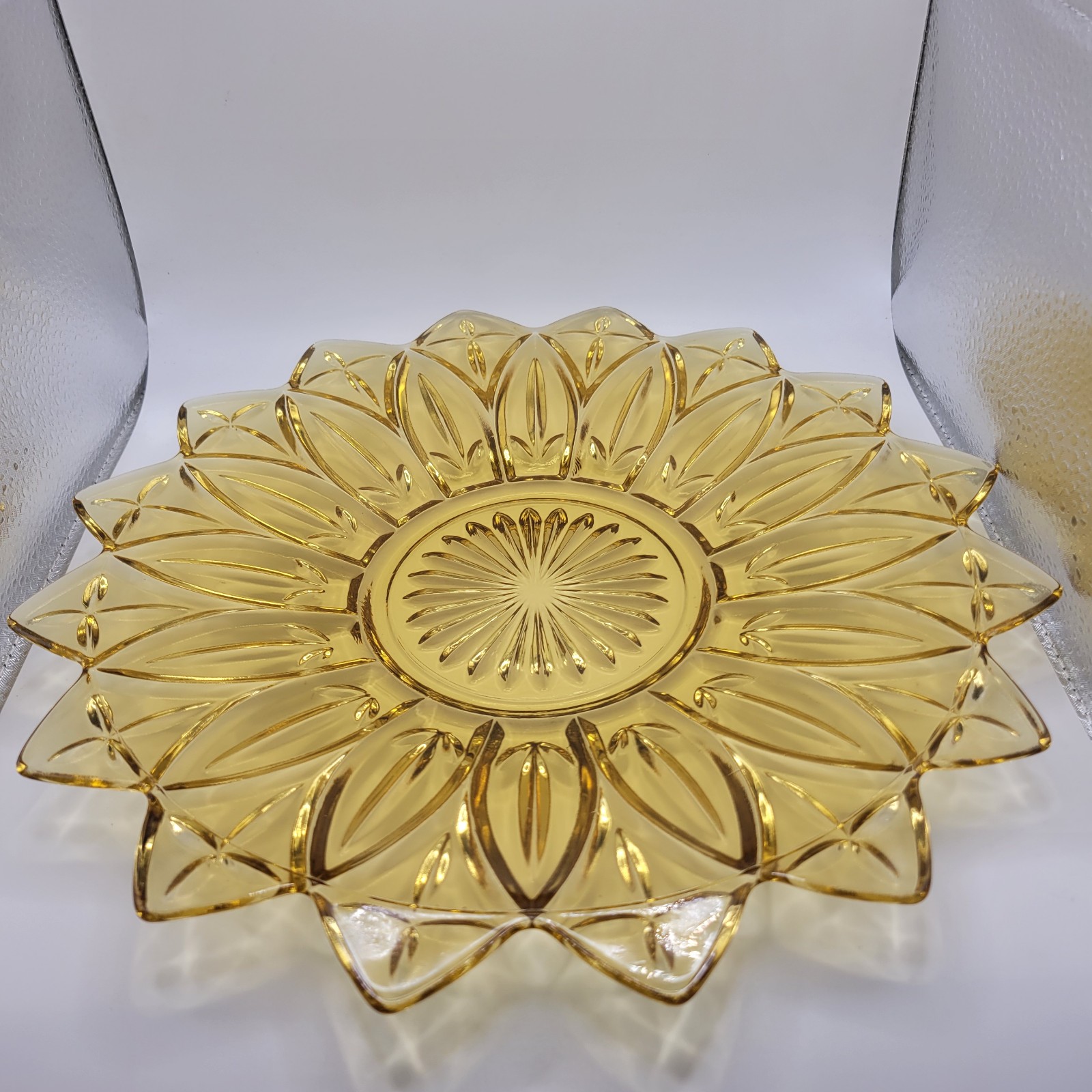 Vintage 11.5 Diam Federal Glass Yellow Amber Sungold Topaz Petal Plate 16 Point