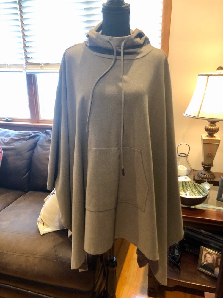NWOT Laundry by Shelli Segal Cape