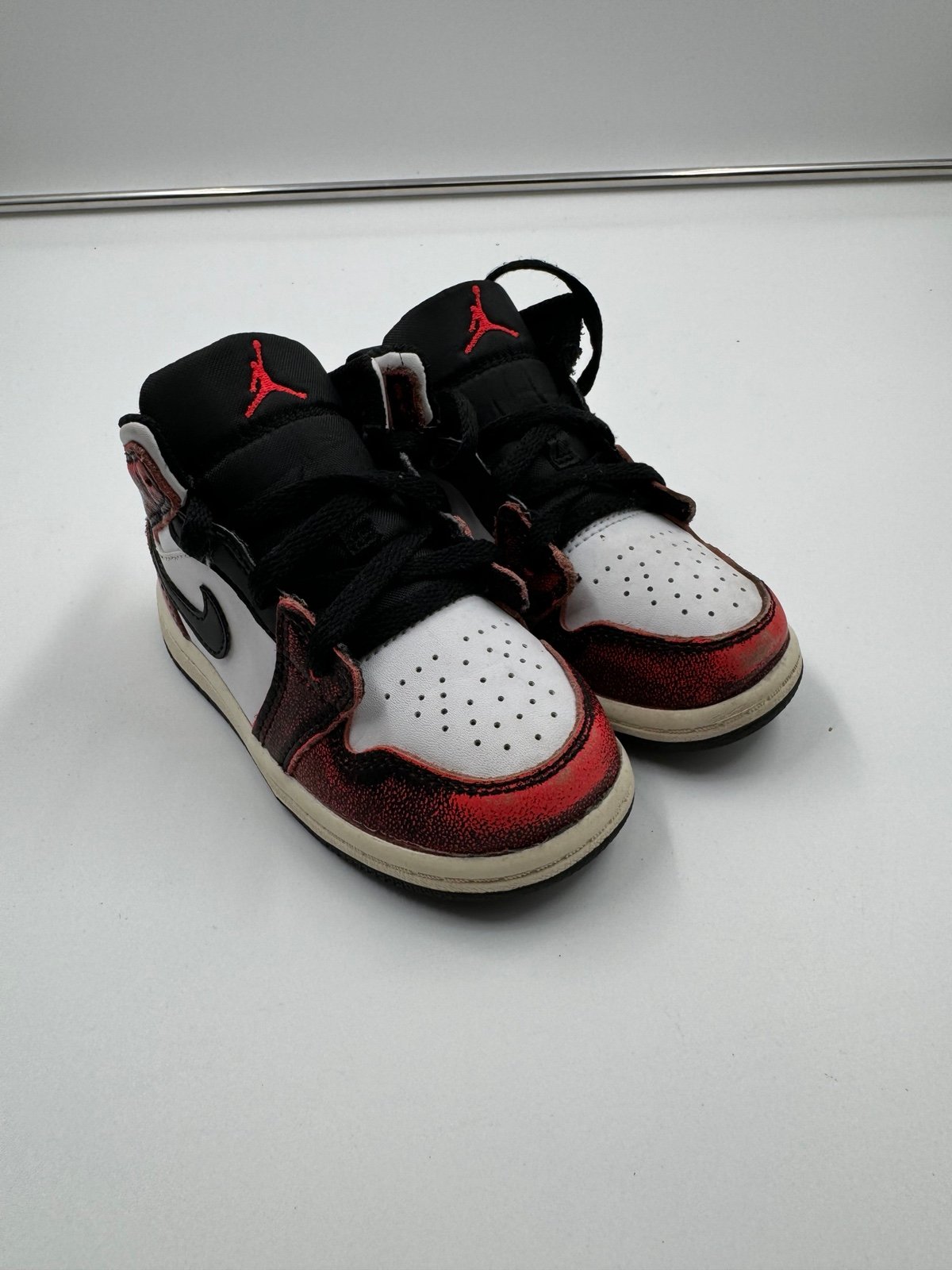 Youth Air Jordan 1 Mid SE TD 'WEAR-AWAY'. FB0566-006. Size 7.5C