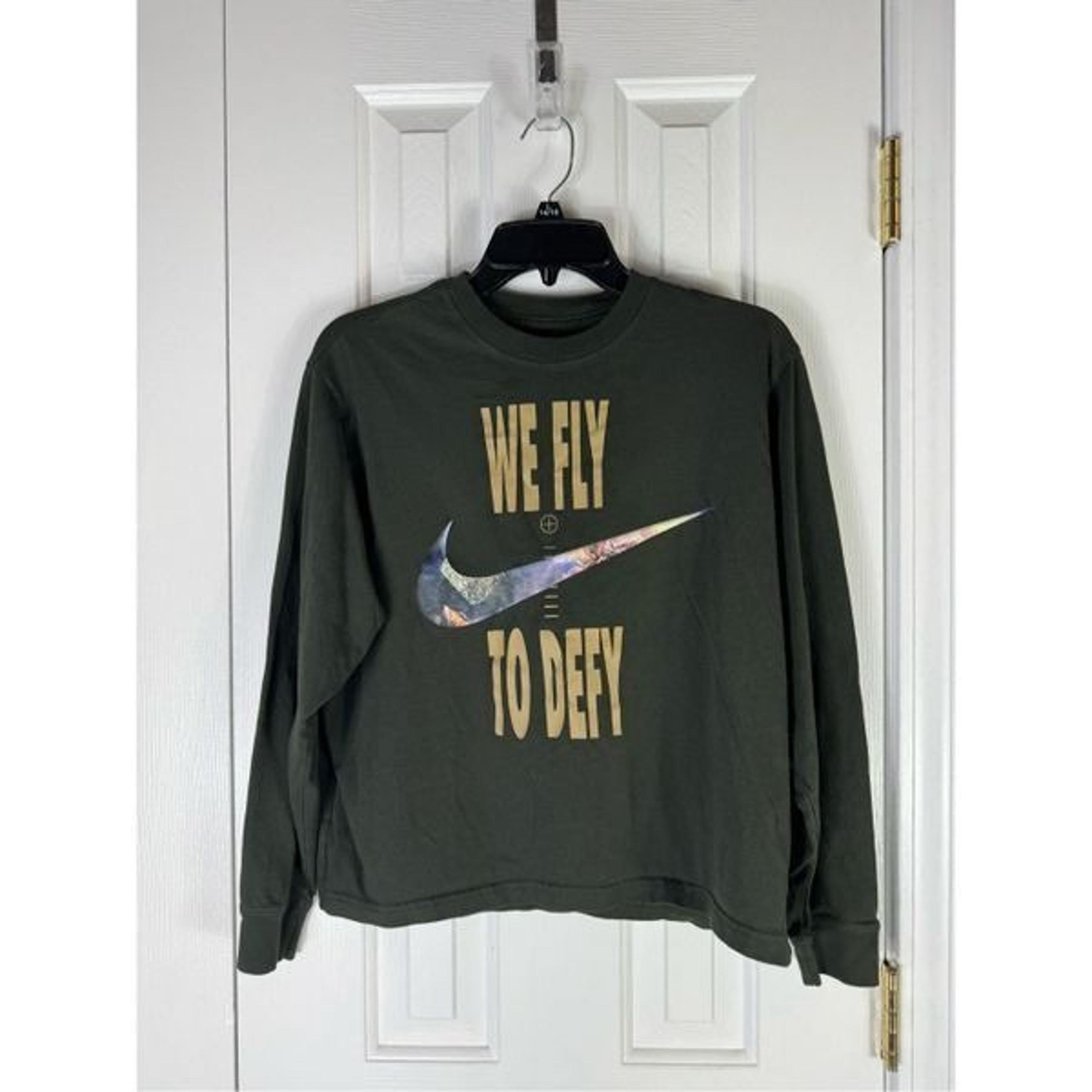 The Nike Tee Womens Loose Fit Blouse Size Small