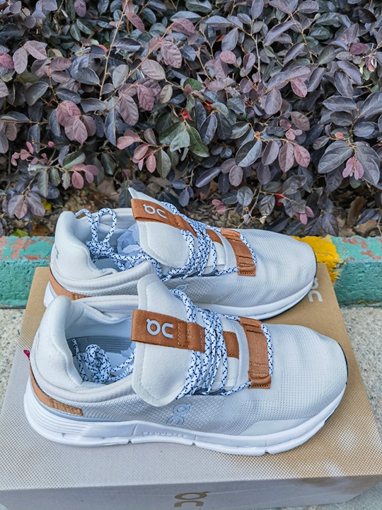 ON Running Women's Running shoes Size 7