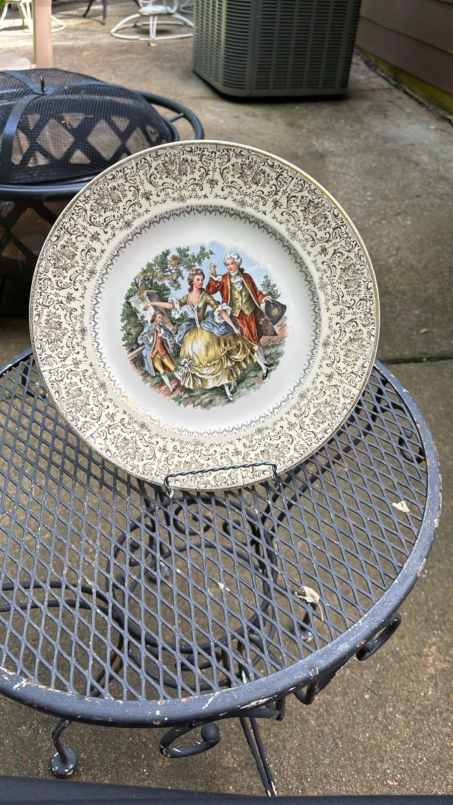 Imperial Salem Vintage Victorian Dinner Plate