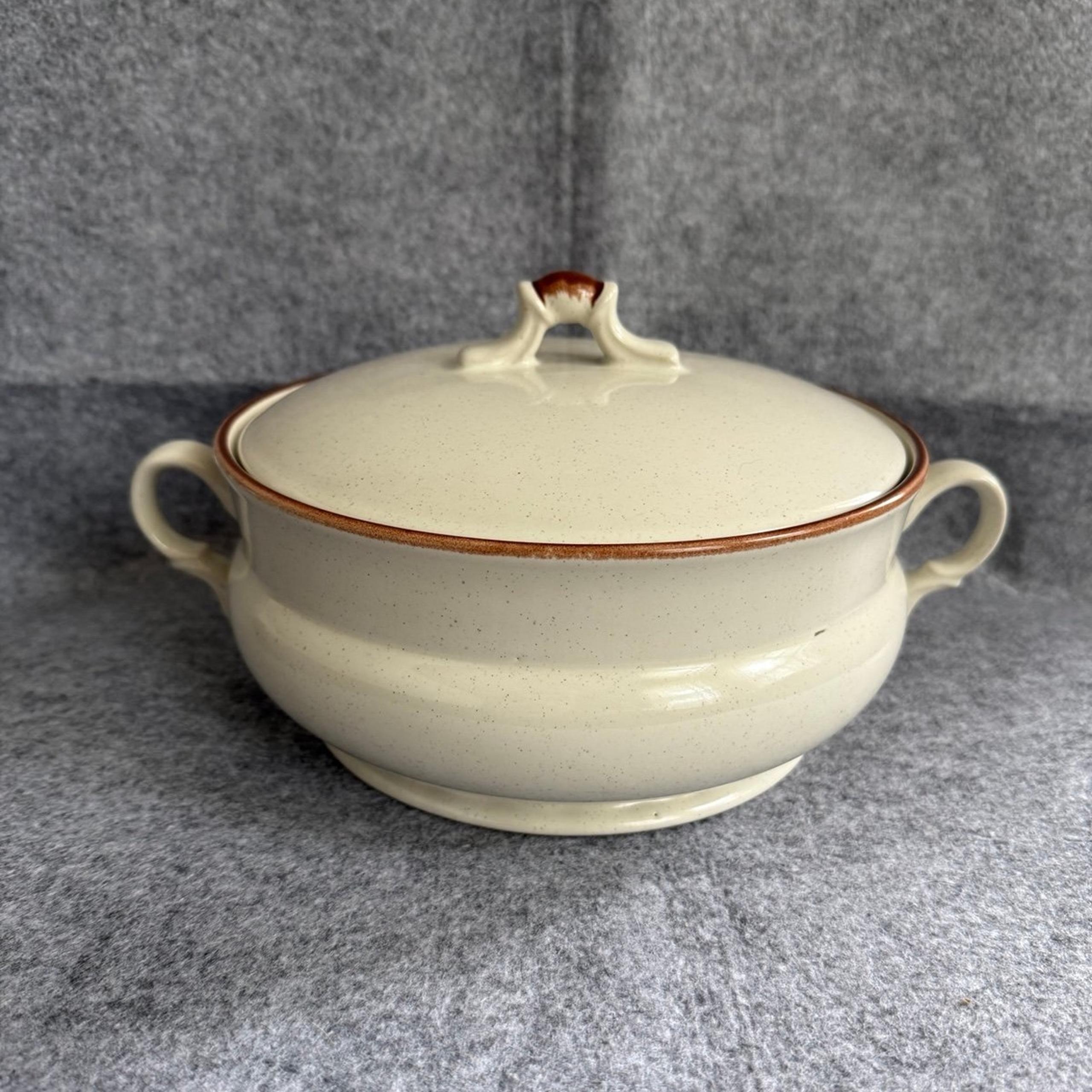 Vintage Casual Elegance Hearthside Stoneware 2-Quart Crock Casserole & Lid Japan
