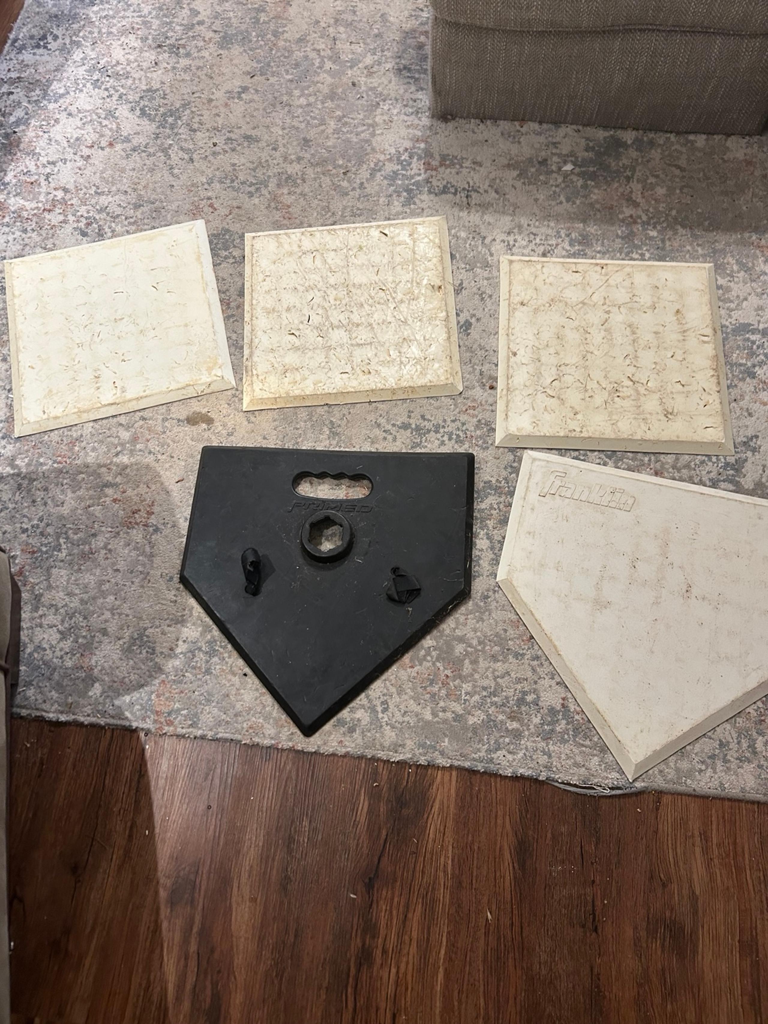 Franklin Throw Down Base Set 4 Pc Set 3 Base 1 Home Plate 1 Pitcher's Rubber