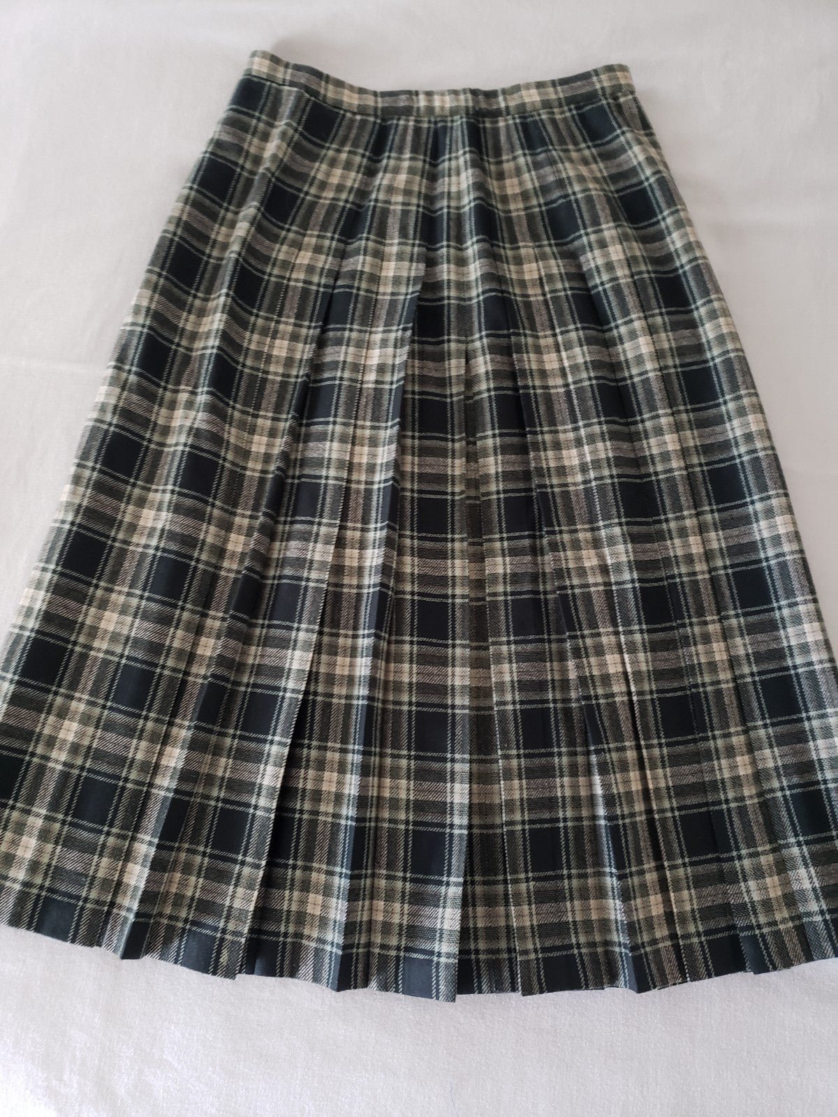 Pendleton 100% Pure New Wool Long Pleated Green Plaid Skirt size 12
