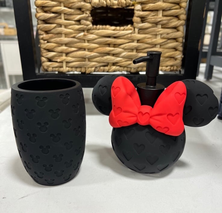 Disney Minnie Mouse bathroom set