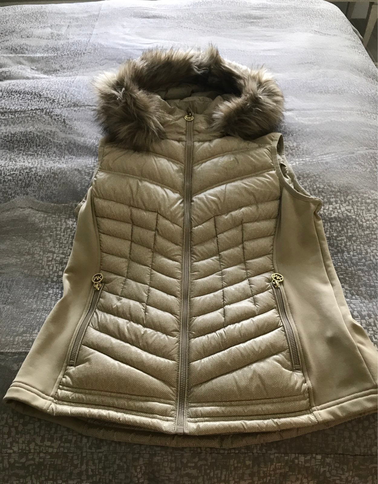 Michael Kors puffer vest like new M