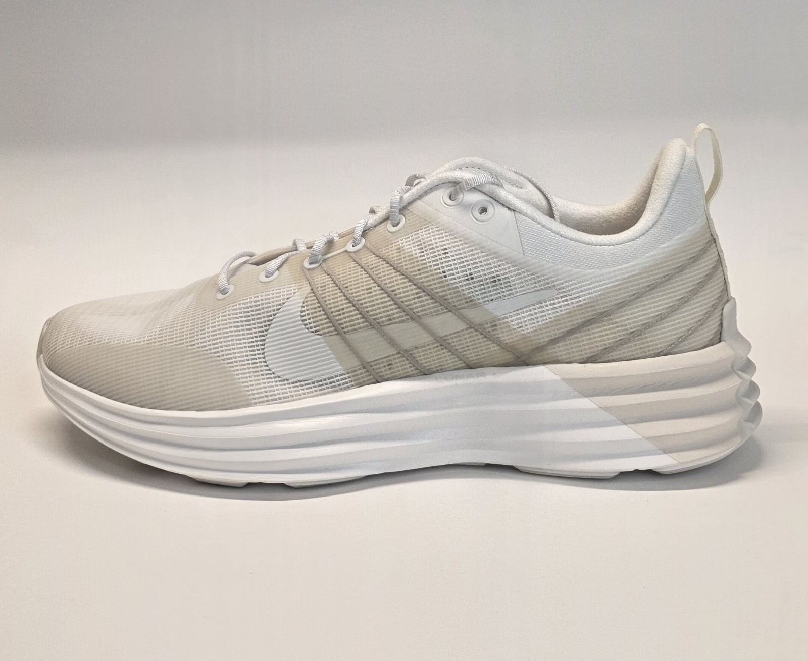 New Nike Lunar Roam Phantom Light Bone Running- Training Sneakers Men's Size 10.