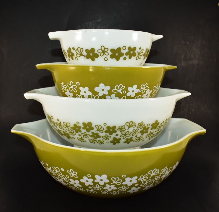 SET OF 4 VINTAGE PYREX NESTING MIXING BOWLS GREEN CRAZY DAISY SPRING BLOSSOM