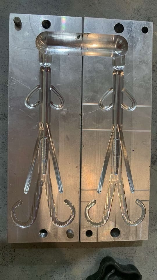 Aluminum soft plastic fishing mold