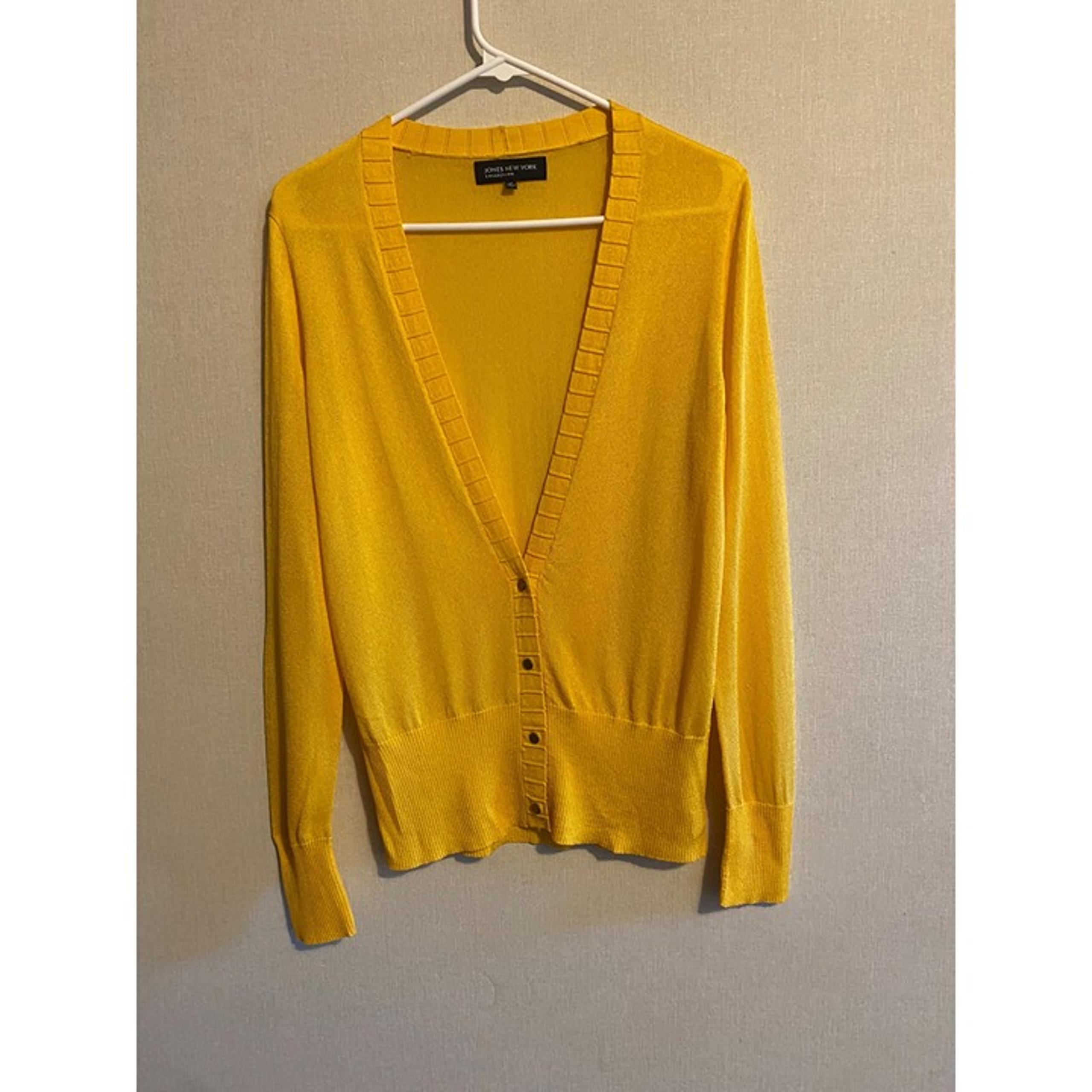 Jones New York Yellow V Neck Snap Front V Neck Cardigan M
