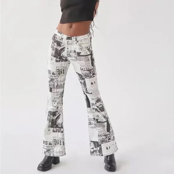 URBAN OUTFITTERS BDG Newspaper Low-Rise Flare Jean