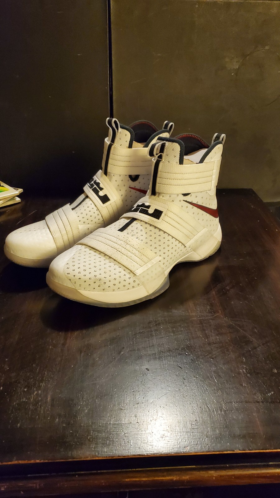 Lebron soldier 10 player exclusive sz15