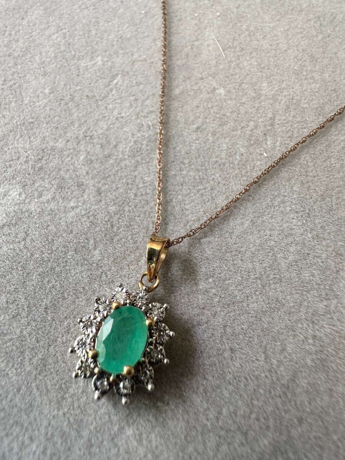 Macy’s 10K Yellow Gold Diamond Accents Natural Emerald pendant Necklace 18”