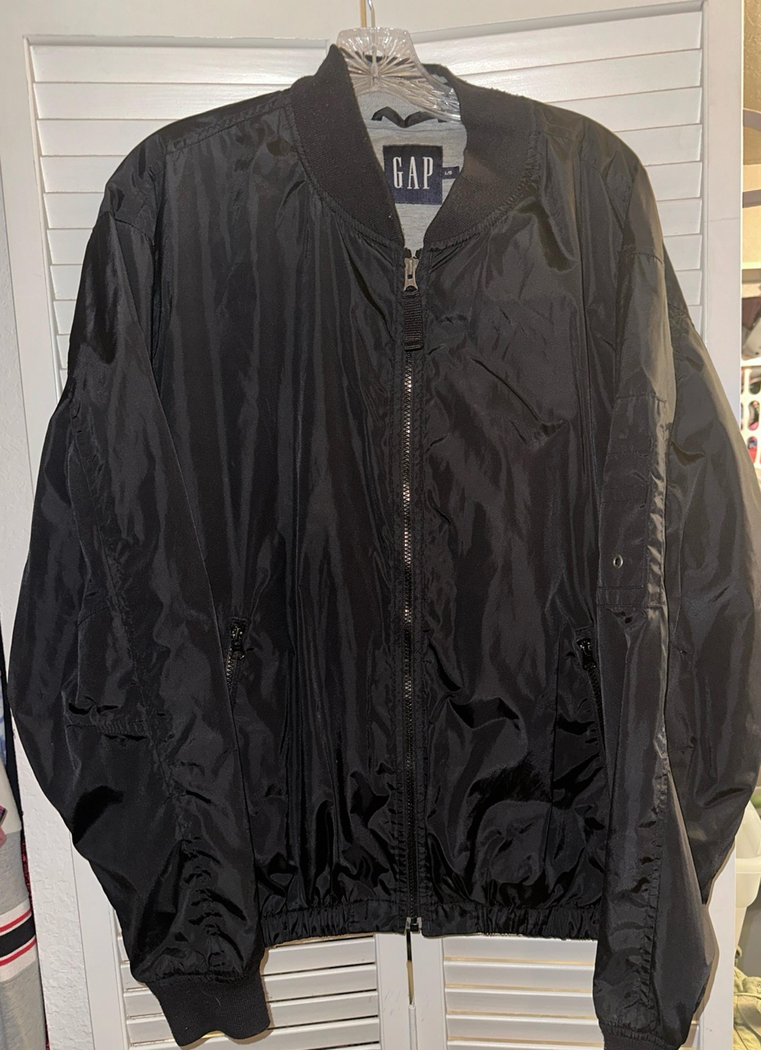 Gap black men’s zip up jacket