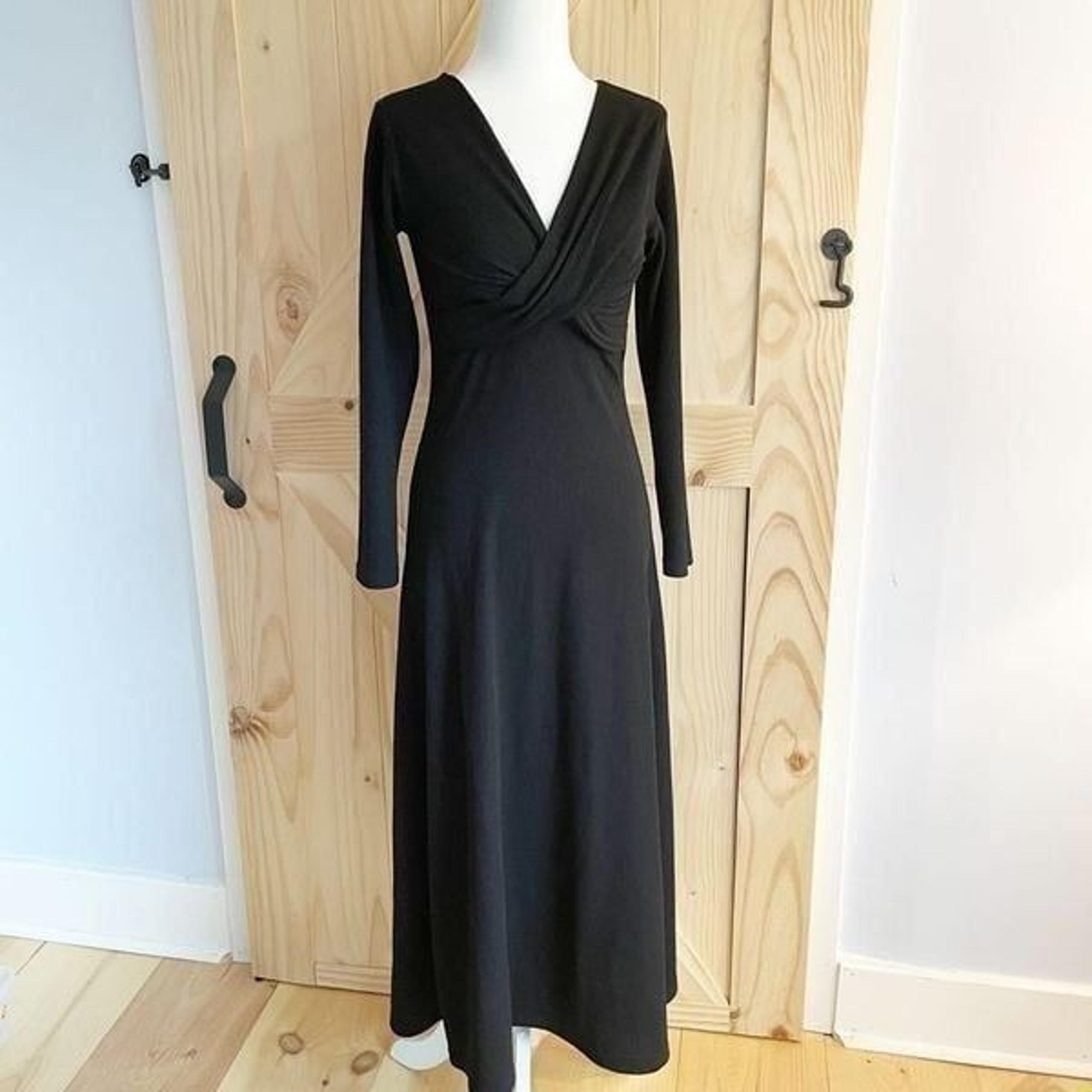 Macaron long stretchy black dress vneck long sleeves accentuated waist small