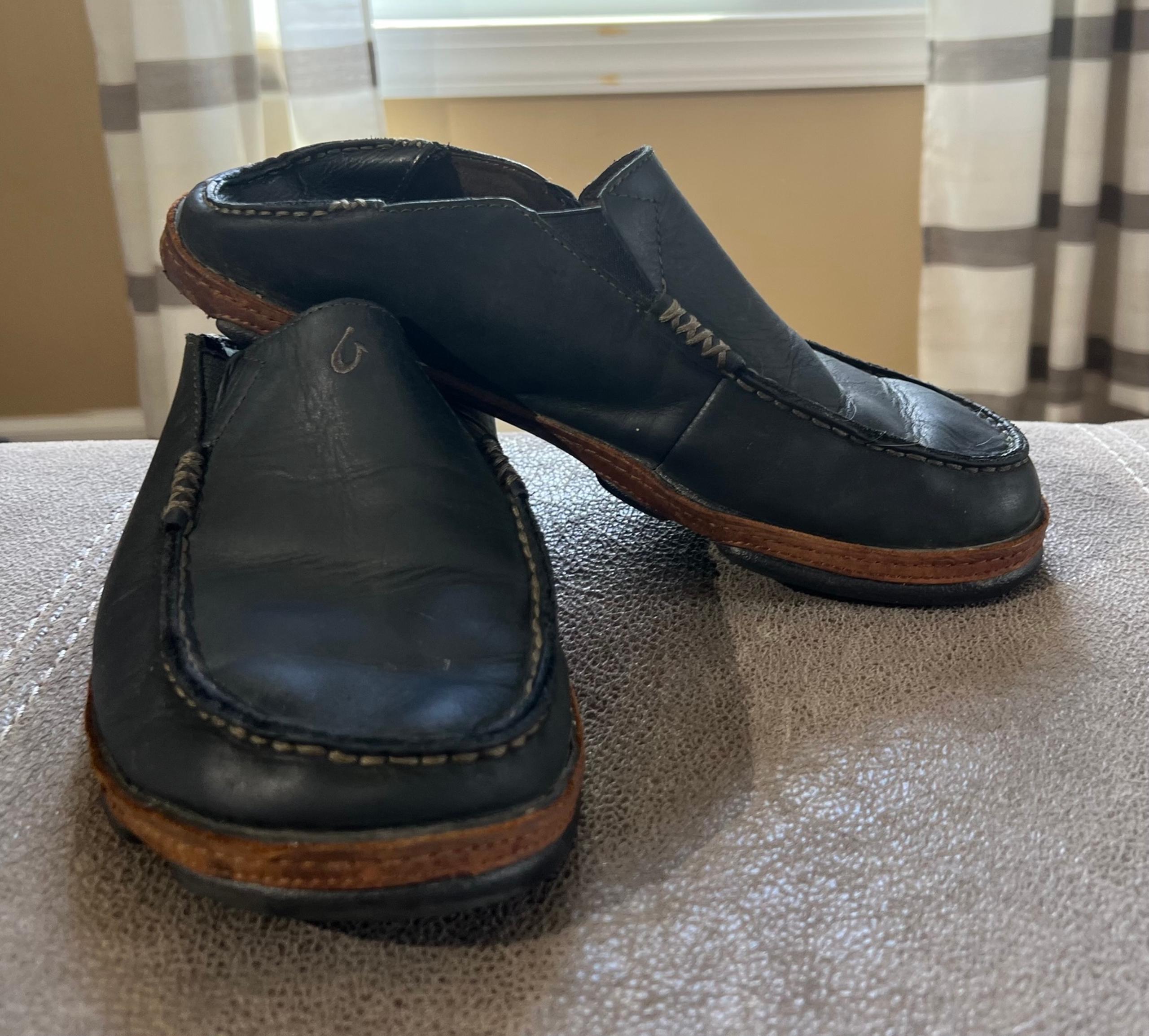OluKai’s men’s leather loafers