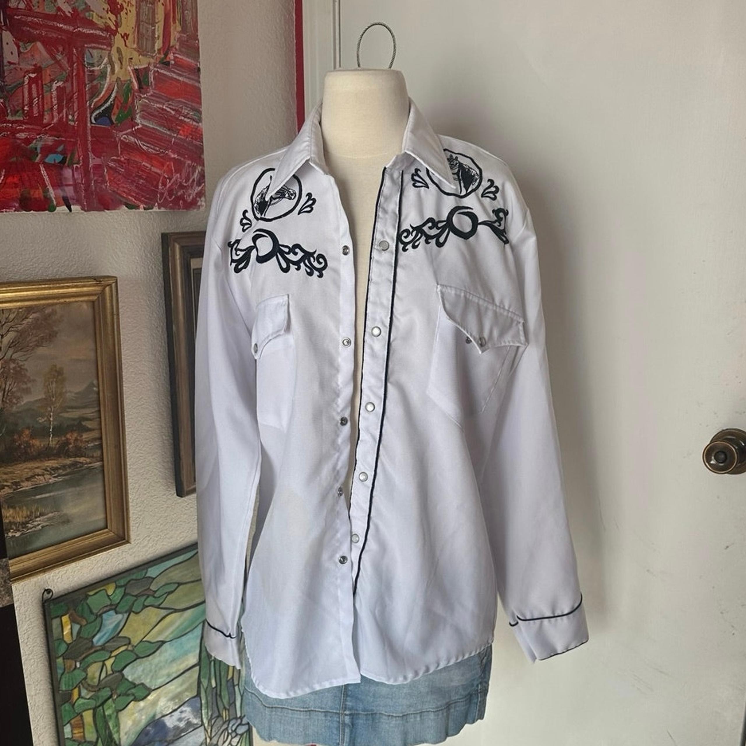 houston vaquera black and white horse button up shirt