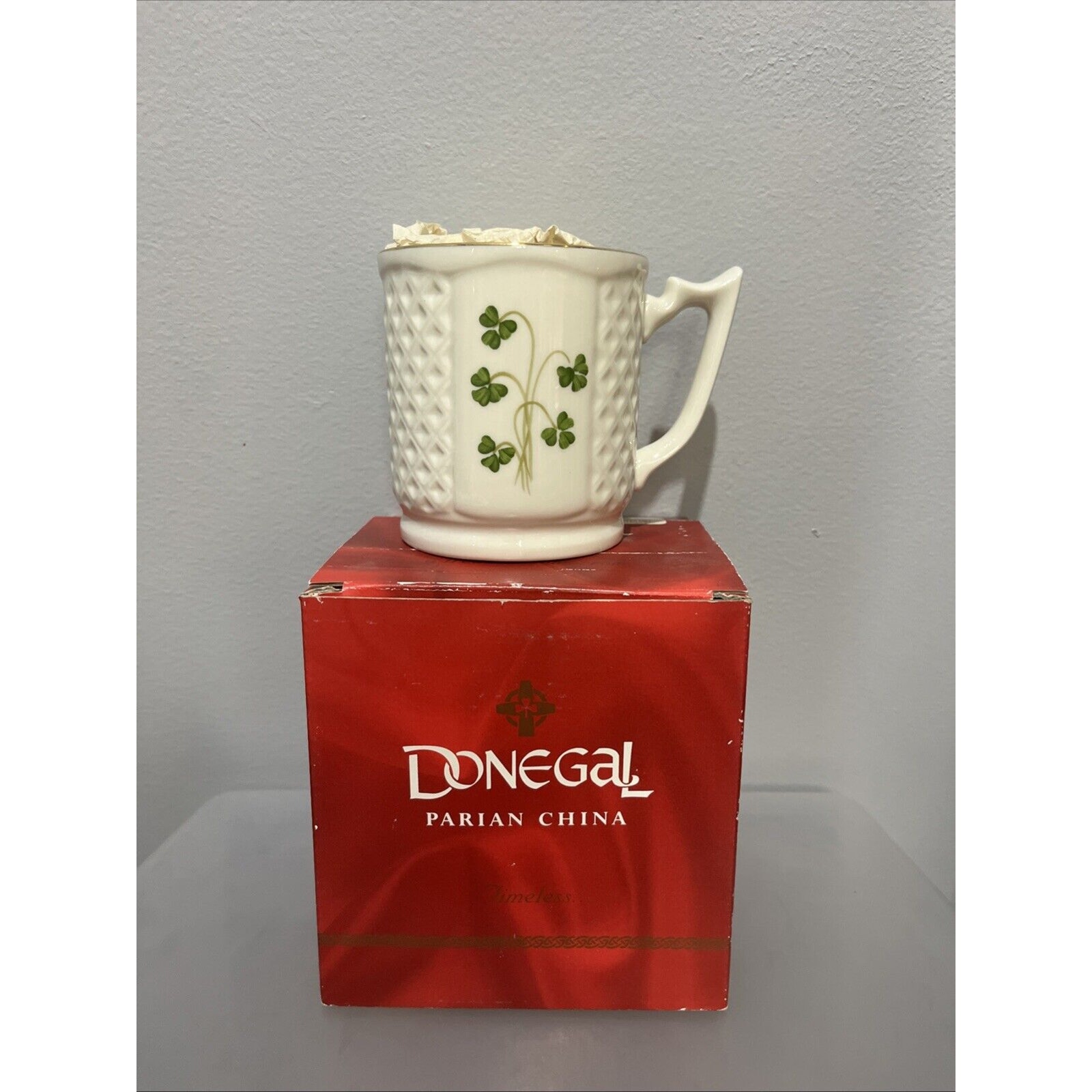 Donegal Parian Irish SHAMROCK EMBOSSED Design Tea Coffee Cup-NIB