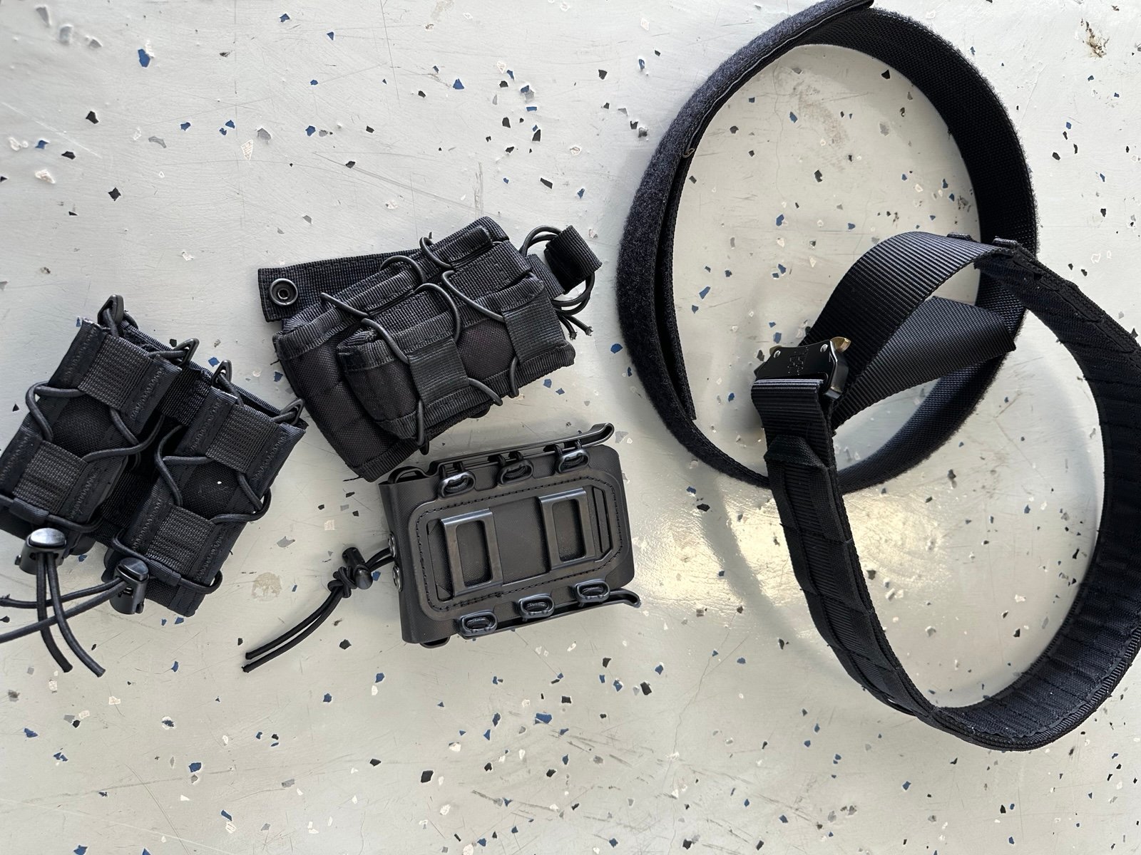 Quick release molle belt with pouches