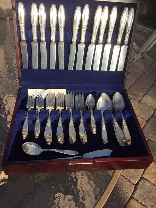 1847 ROGERS BROS Silver Plate Flatware Set Ambassador 66 Pc In Wooden Box