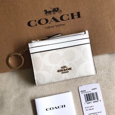 Brand new COACH wallet for coins, passes, and ID cards, priced at 17,600 yen.