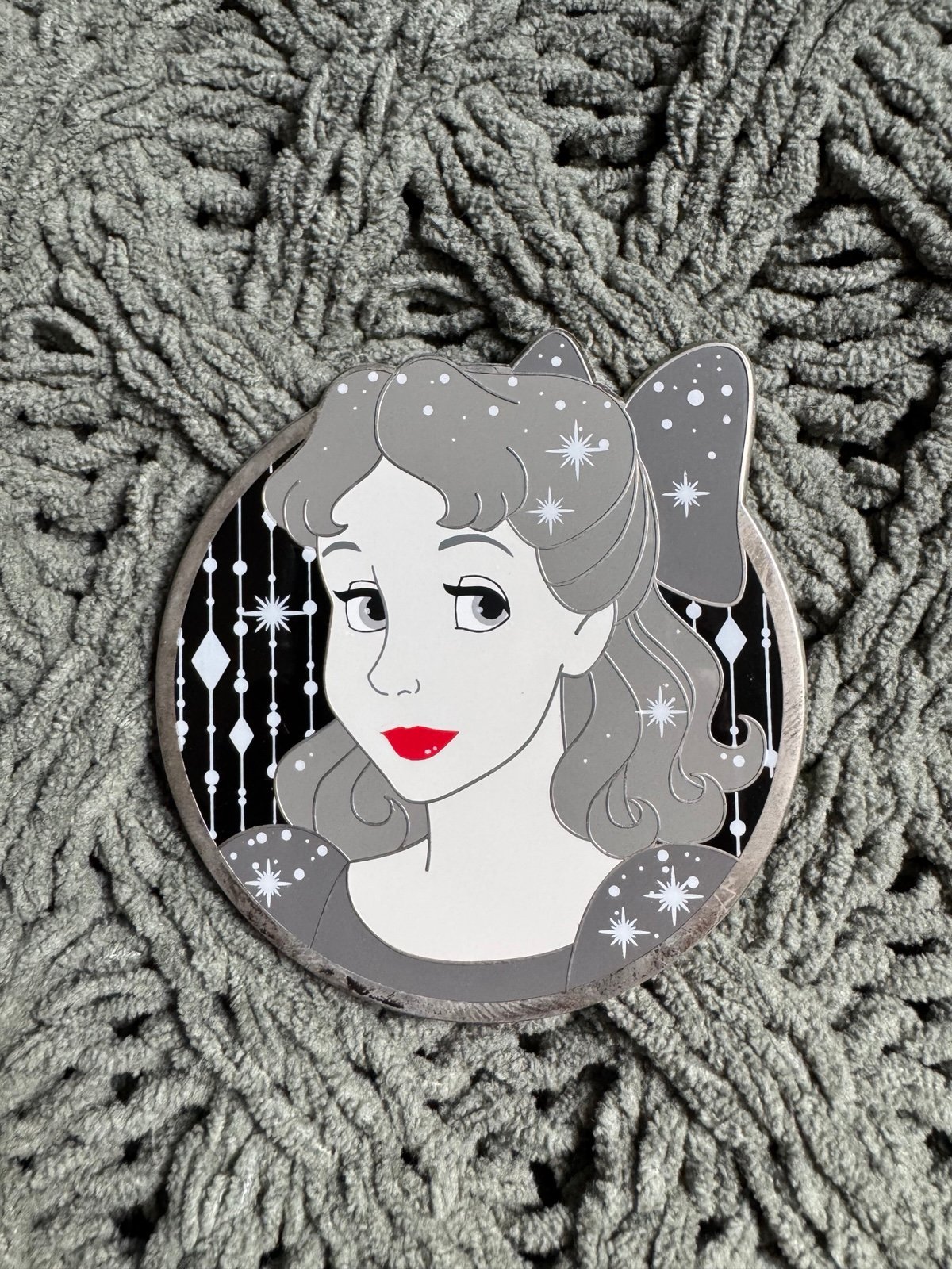 Designsbygenn Noir Collection Pin LE50 - Wendy Fantasy Pin