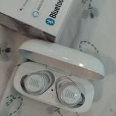 BRAND NEW w/ original box, charger, and