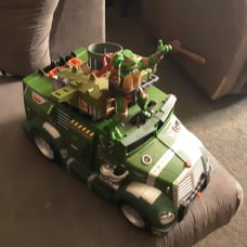 TmNT vehicle with pizza shooter