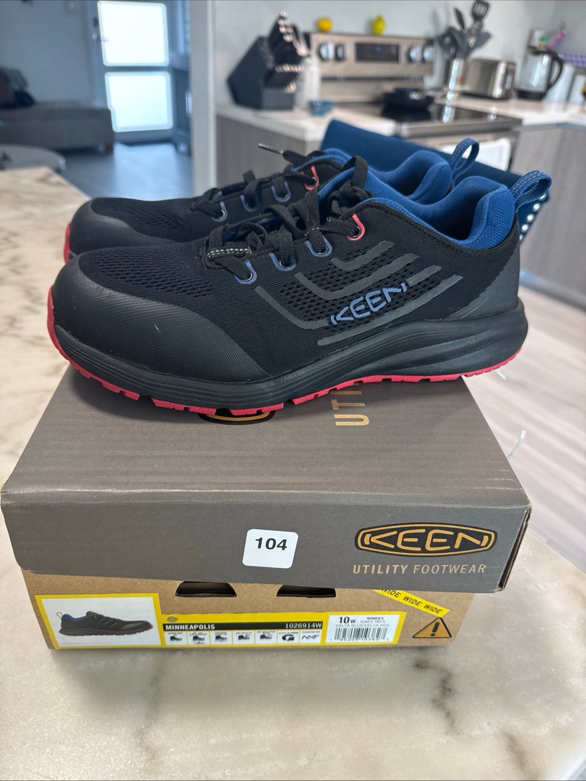 Keen Utility women’s Minneapolis composite toe sneaker size 10