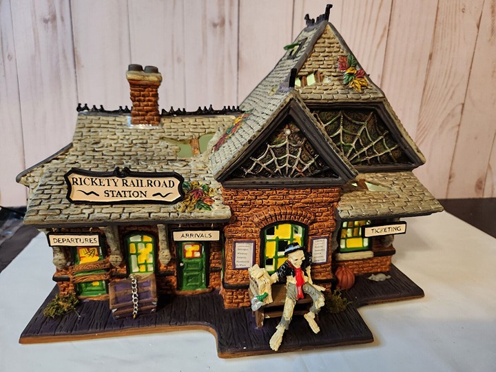 Department 56 Haunted Rails RICKETY RAILROAD STATION Train LED-Lit 80000 IOB