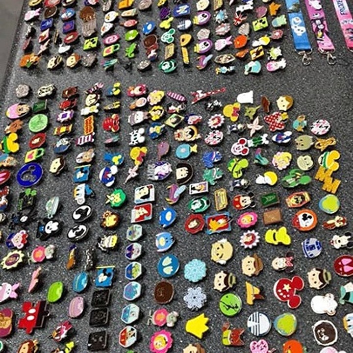 DOOUUBBLLDISNEY PIN TRADING LOT 50 NO DOUBLES FREE SHIPPING
