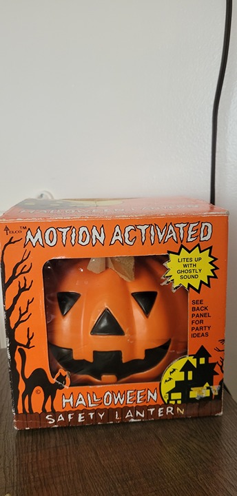Motivation activated lantern